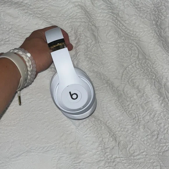 Beats Solo Wireless Gloss White Beats By Dre Headphones Brand New